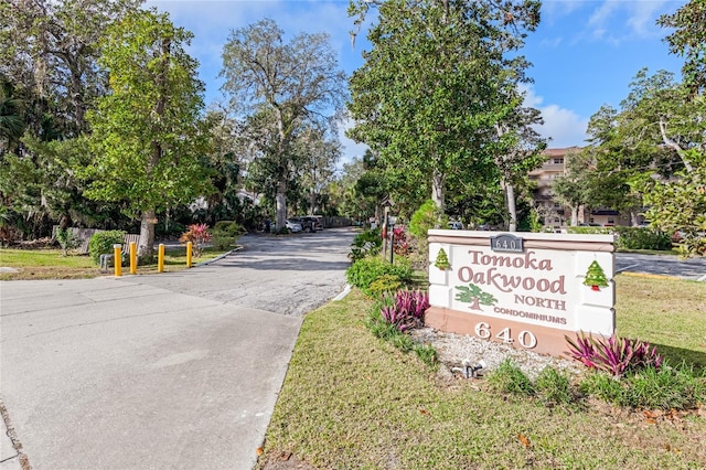 view of community / neighborhood sign