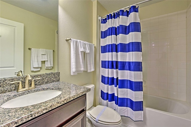 1636 Moon Valley Dr, Davenport, FL 33896 - bathroom featuring vanity and shower / bath combo with shower curtain