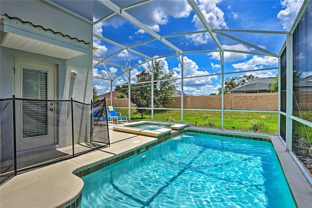 view of pool featuring a lanai, an in ground hot tub, a yard, and a patio