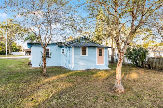 back of house featuring a yard