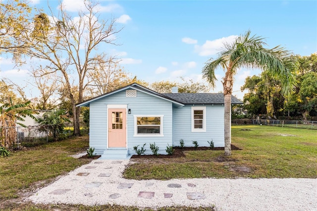 view of front of home featuring a front yard