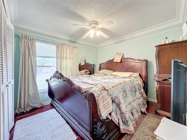 bedroom with a closet, crown molding, ceiling fan, and dark wood-type flooring