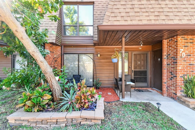 entrance to property featuring a patio