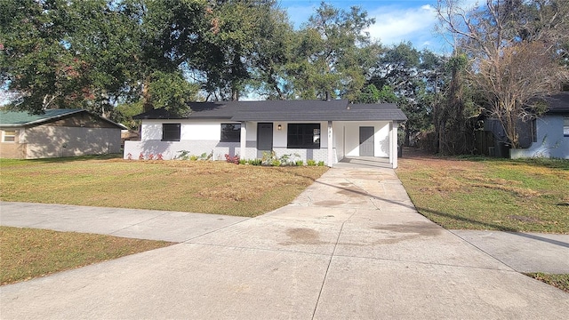 view of front of house featuring a front yard