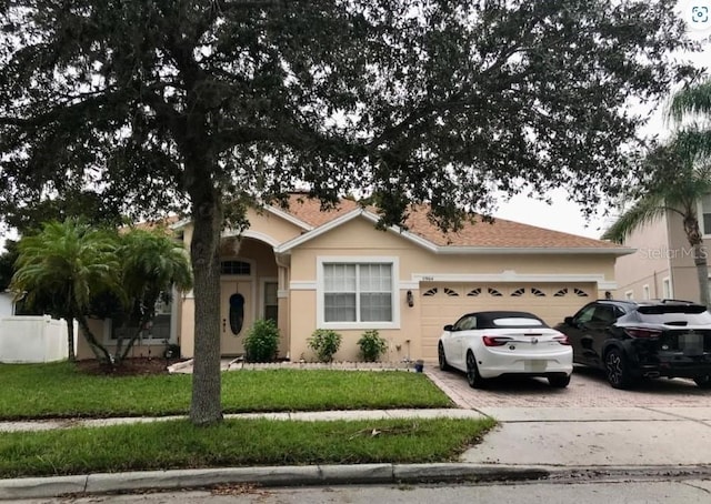 view of front of property featuring a front yard and a garage