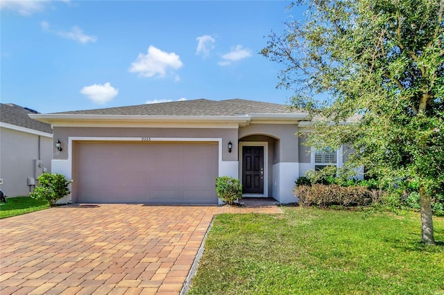 view of front facade featuring a front lawn and a garage