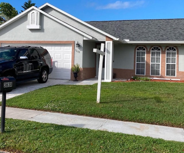 view of front facade featuring a front lawn and a garage