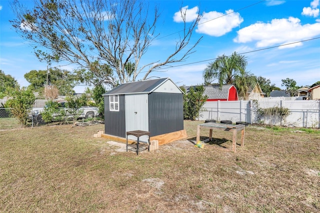 view of yard with a shed