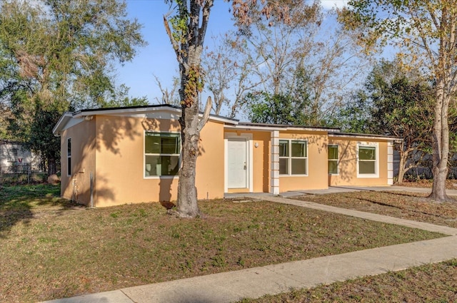 view of front of house with a front lawn