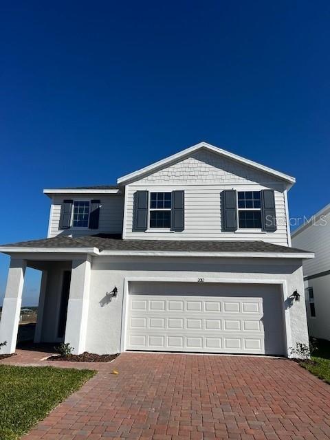 view of front property featuring a garage