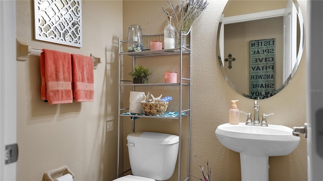 bathroom featuring toilet and sink