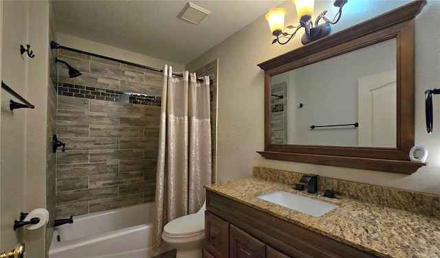 full bathroom with vanity, an inviting chandelier, toilet, shower / bath combo with shower curtain, and a textured ceiling