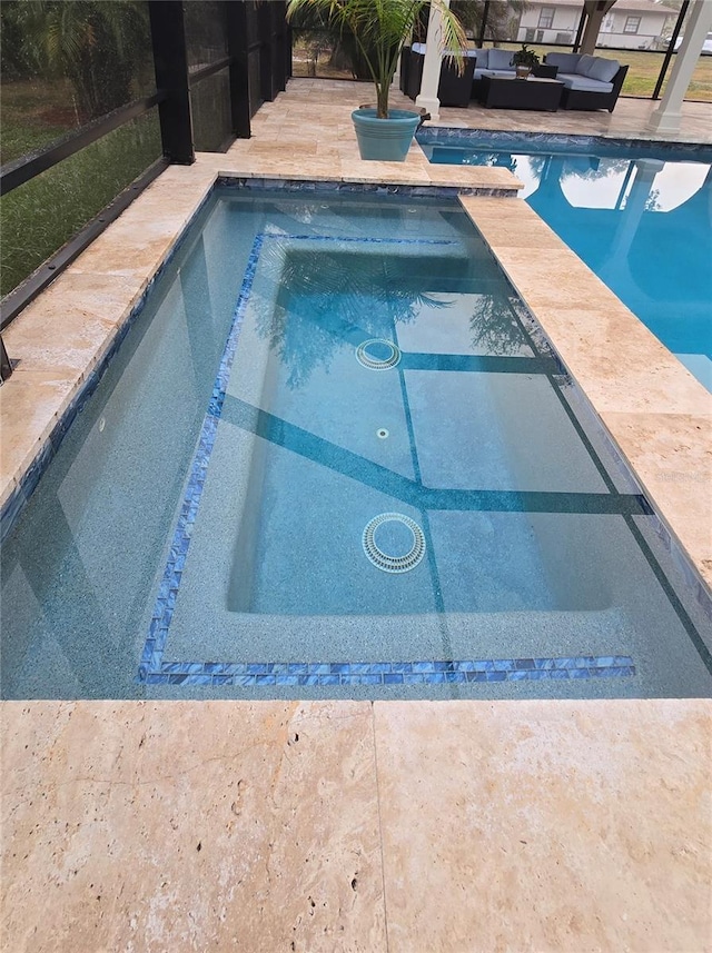 view of pool featuring an in ground hot tub