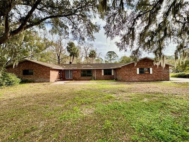 view of front of property with a front lawn