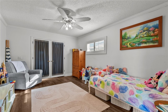 bedroom featuring a textured ceiling, dark hardwood / wood-style floors, ceiling fan, and crown molding