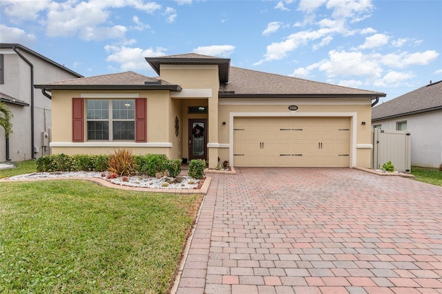 view of front of house featuring a garage and a front yard