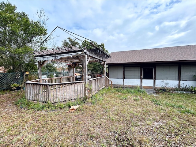 view of yard with a pergola