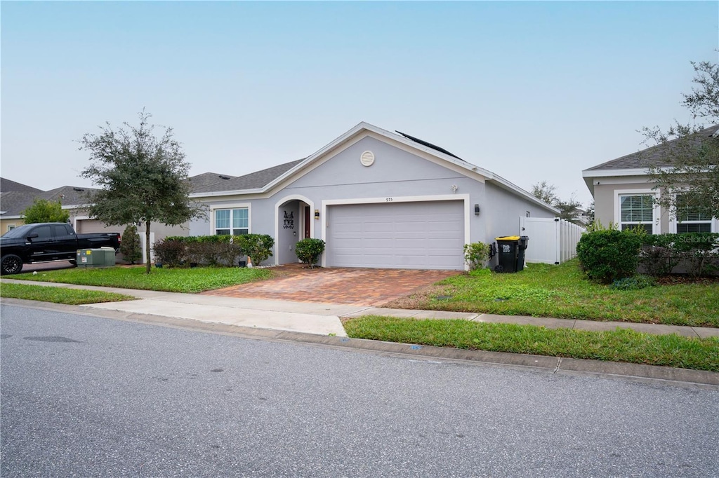 975 Benjamin Trl, Davenport, FL 33837 - photo 1