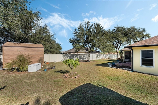 view of yard featuring a storage unit