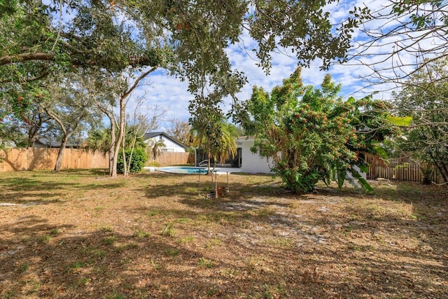 view of yard featuring a fenced in pool