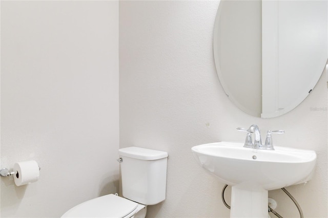 bathroom featuring toilet and sink