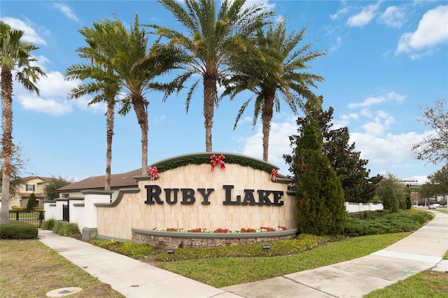 view of community / neighborhood sign