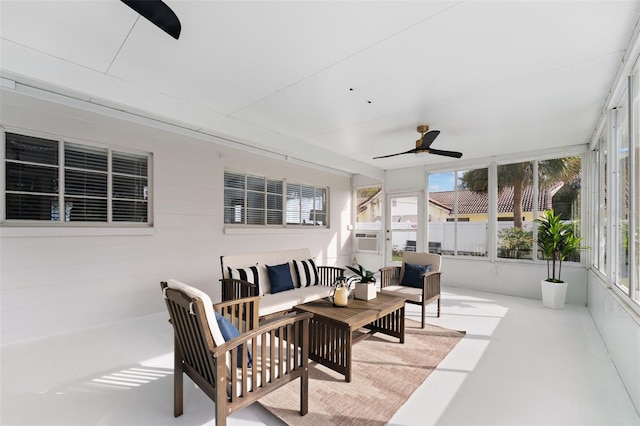 sunroom with ceiling fan