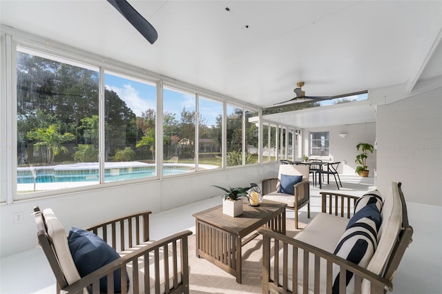 sunroom with ceiling fan