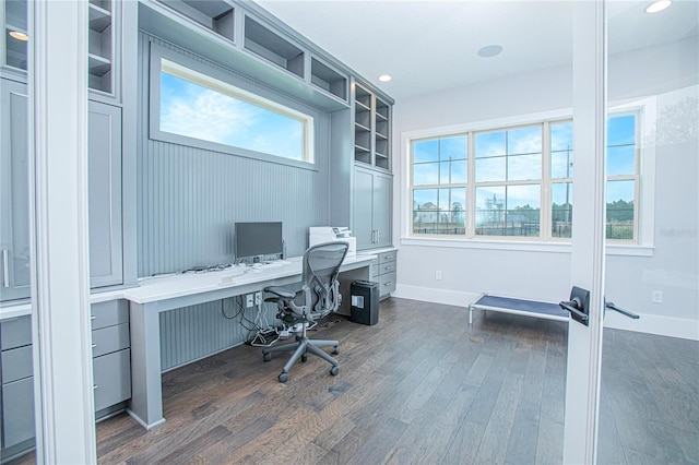 home office with recessed lighting, dark wood-style floors, and baseboards