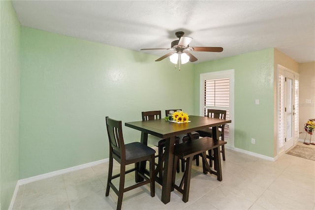 dining space with ceiling fan