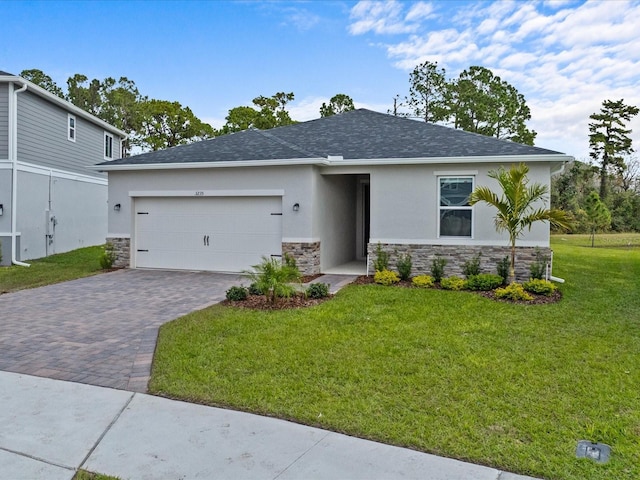 view of front facade featuring a front lawn and a garage