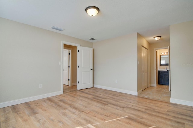 unfurnished room with light hardwood / wood-style floors