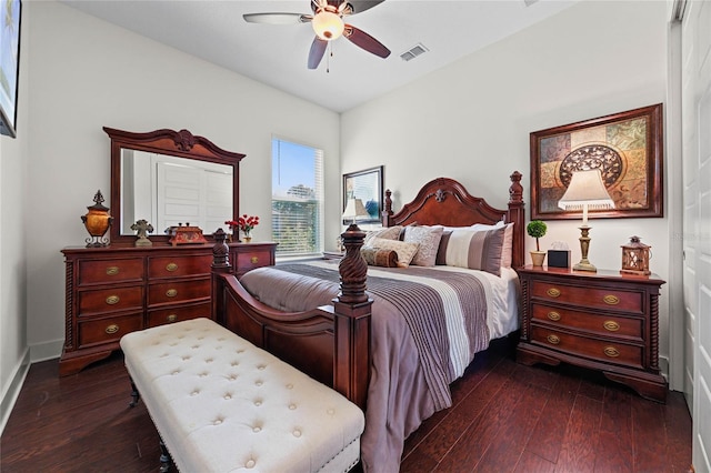 bedroom featuring dark wood-style floors, visible vents, ceiling fan, and baseboards