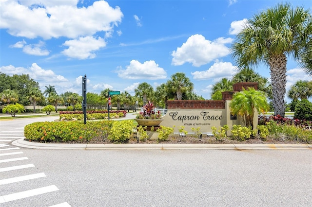 view of community / neighborhood sign