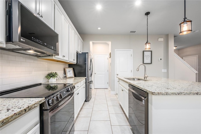 kitchen with sink, an island with sink, decorative light fixtures, white cabinets, and appliances with stainless steel finishes