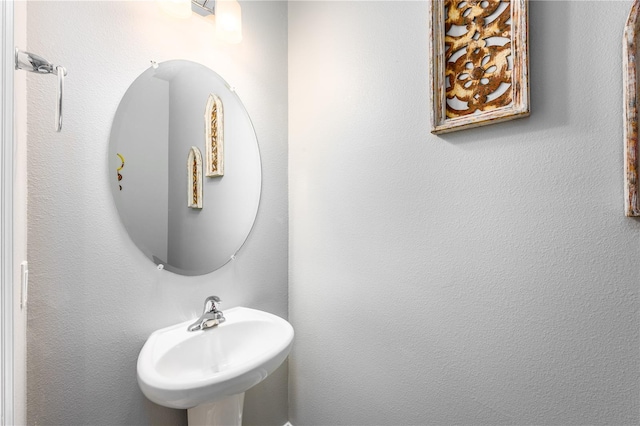 bathroom featuring sink