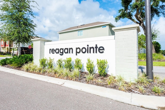 view of community / neighborhood sign