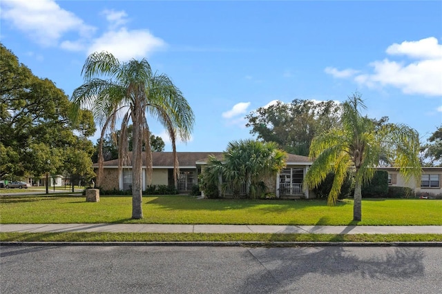 ranch-style house featuring a front yard