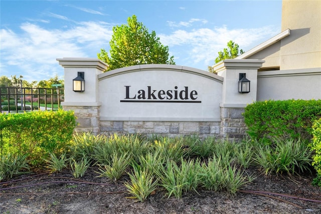 view of community / neighborhood sign