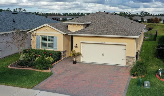 view of front of house featuring a front yard and a garage