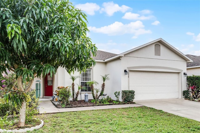 view of front of house featuring a garage and a front yard