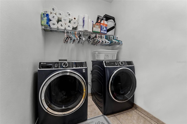 laundry area featuring washer and clothes dryer and light tile patterned flooring