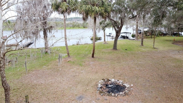 view of yard with a water view