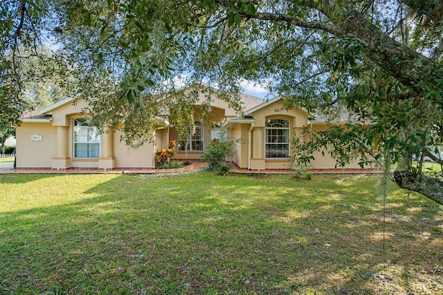 single story home featuring a front yard