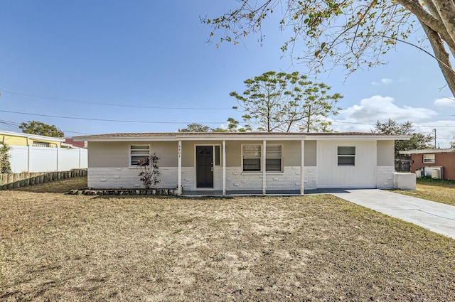 ranch-style home featuring a front yard