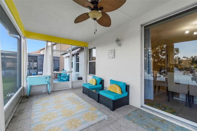 sunroom with ceiling fan