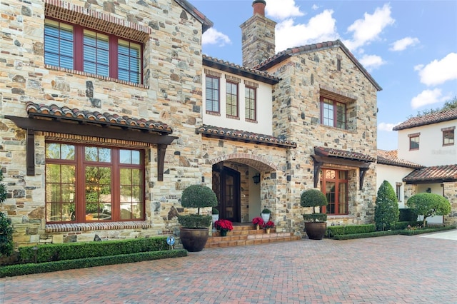 view of mediterranean / spanish-style house