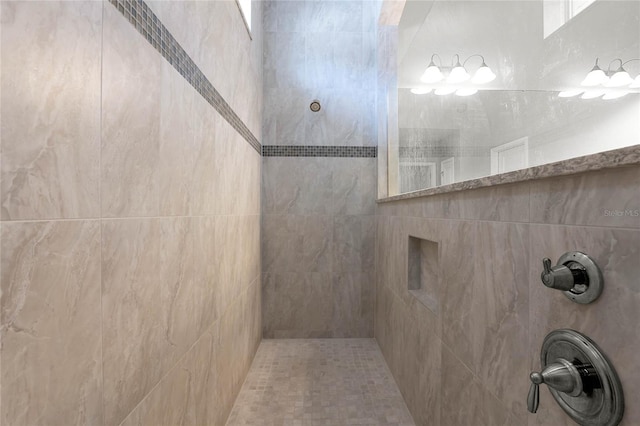 bathroom featuring a tile shower