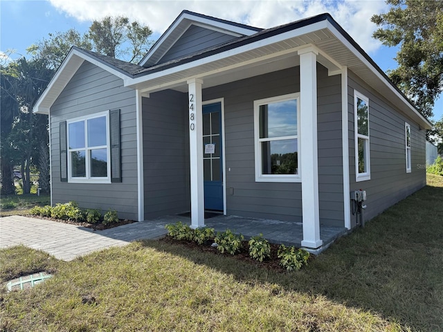 view of front facade with a front yard and a porch