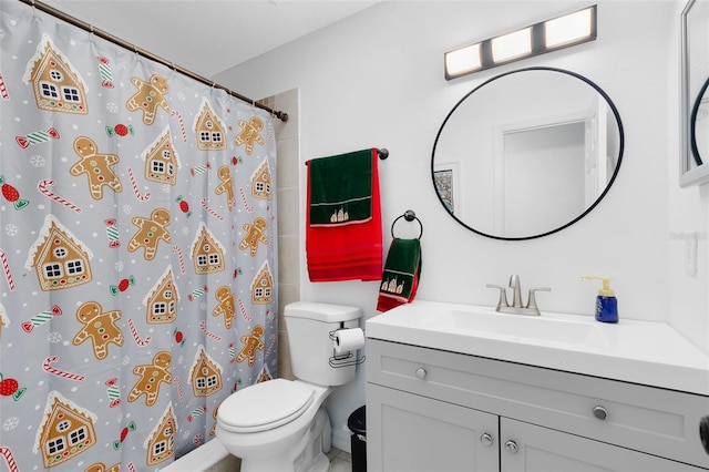 bathroom featuring a shower with curtain, vanity, and toilet